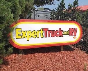 Expert Truck & RV sign
